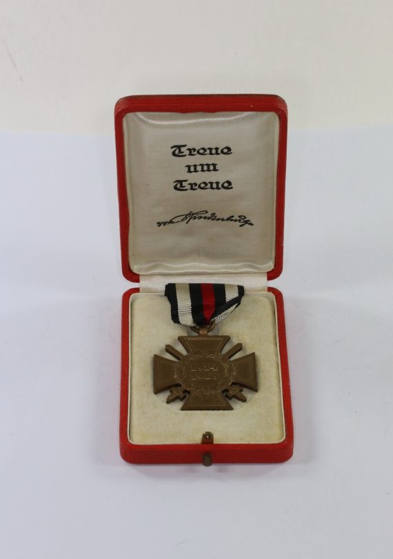 ehrenkreuz_fuer_frontkaempfer_im_etui_treue_um_treue_1_