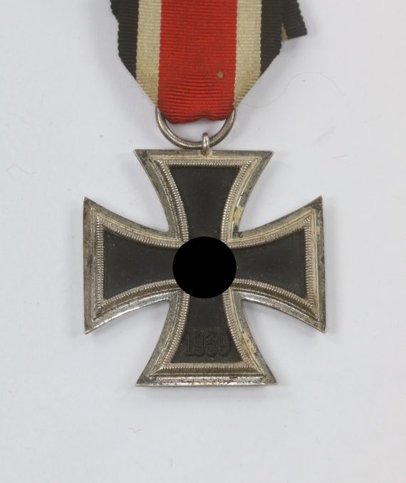 eisernes_kreuz_1939_hakenkreuz_am_band_1__1