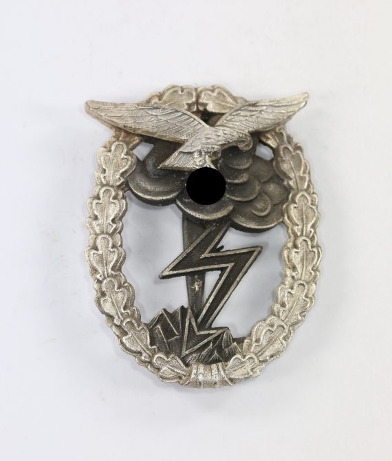 erdkampfabzeichen_der_luftwaffe_hersteller_r