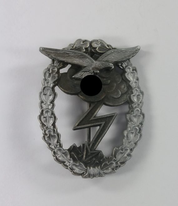 erdkampfabzeichen_der_luftwaffe_hst