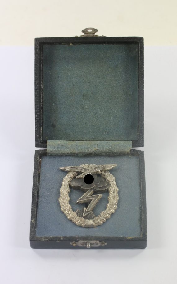 erdkampfabzeichen_der_luftwaffe_hst