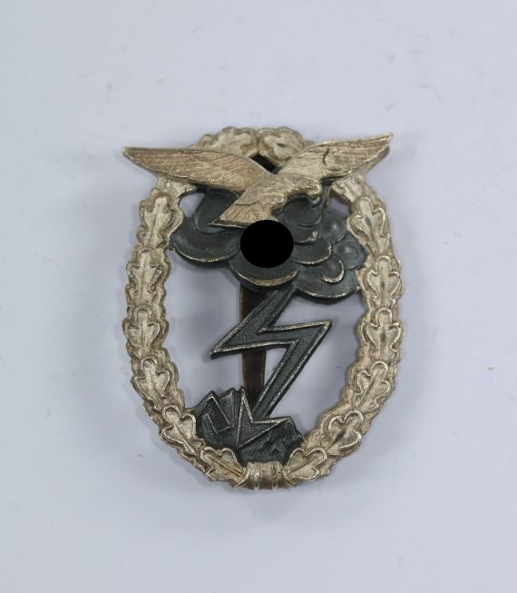 erdkampfabzeichen_der_luftwaffe_hst