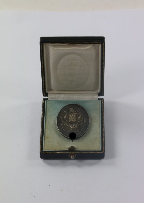 erinnerungszeichen_verdienste_um_das_feuerl_schwesen_1934_silber_900_preuss