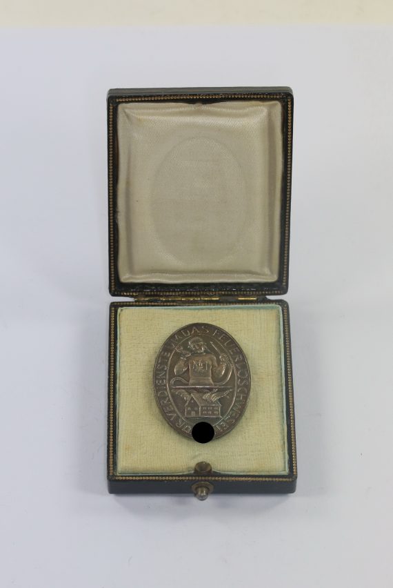 erinnerungszeichen_verdienste_um_das_feuerl_schwesen_1934_silber_900_preuss