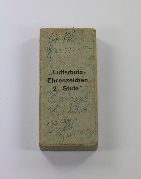 etui_luftschutzehrenzeichen_2