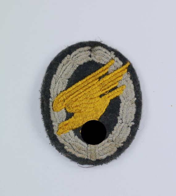 fallschirmsch_tzenabzeichen_der_luftwaffe_stoff_gestickt_1__1