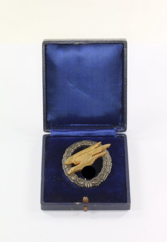 fallschirmschuetzenabzeichen_hersteller_a_assmann_im_etui_1__1