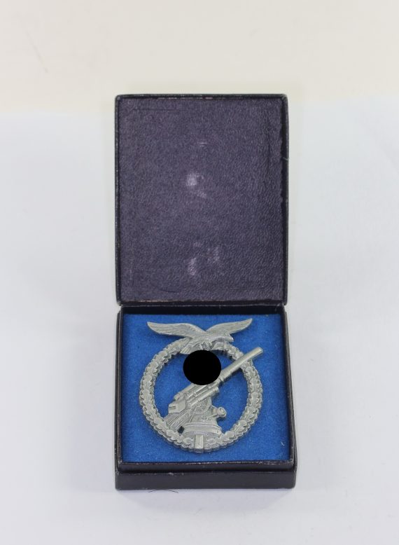 flakkampfabzeichen_der_luftwaffe_ball_hinge_im_etui_1__1