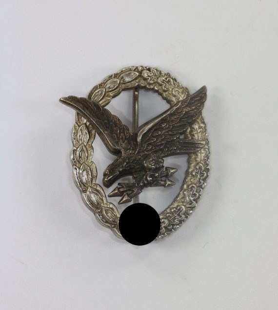 fliegersch_tzenabzeichen_der_luftwaffe_mit_blitzb_ndel_hst