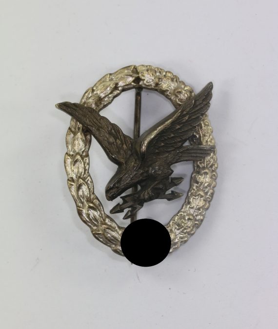 fliegersch_tzenabzeichen_der_luftwaffe_mit_blitzb_ndel_hst