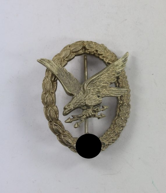 fliegersch_tzenabzeichen_der_luftwaffe_mit_blitzb_ndel_hst