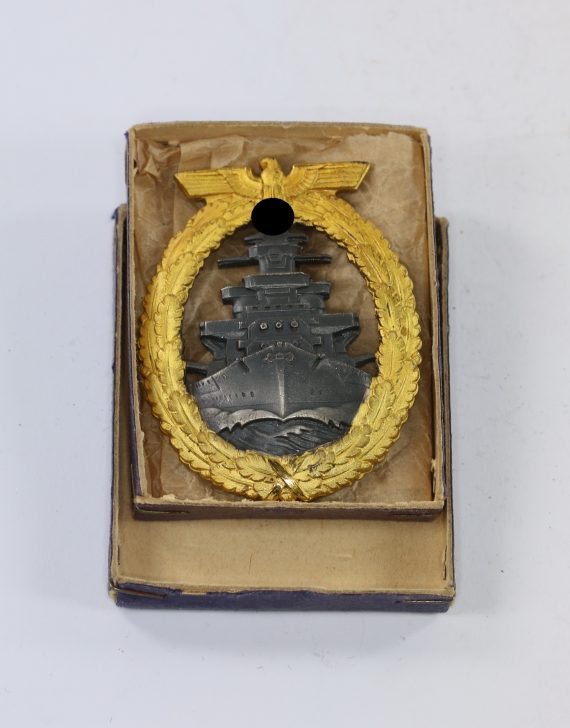 flottenkriegsabzeichen_hersteller_schwerin_berlin_fr_h_in_verleihungsschachtel_1__1