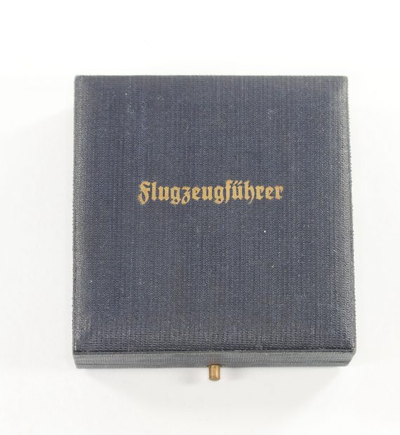 fr_hes_etui_f_r_ein_flugzeugf_hrerabzeichen_der_luftwaffe__flugzeugf_hrer_1_