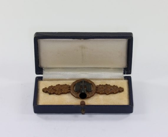 frontflugspange_jaeger_in_bronze_im_etui_1__1