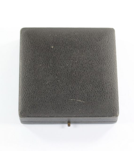 gro_es_etui_f_r_ein_deutsches_kreuz_in_gold_1__2