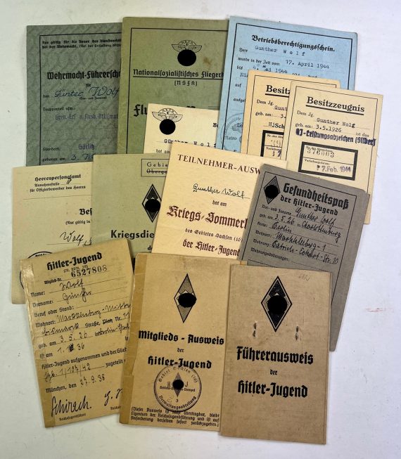 gro_es_hj_ausweis_konvolut_einer_person_1__1