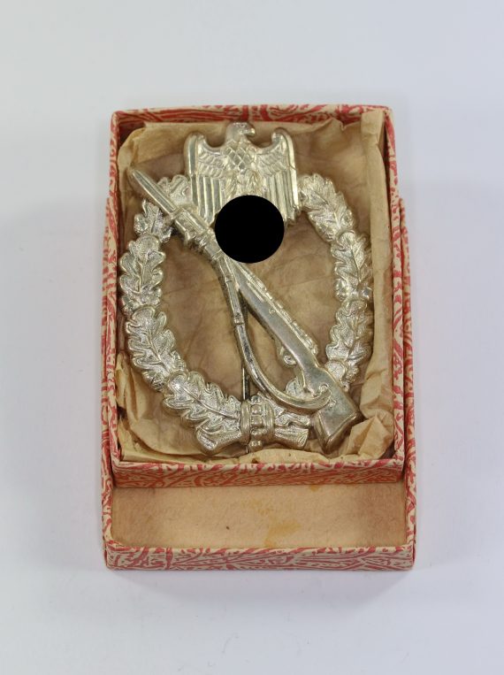 infanterie_sturmabzeichen_in_silber_petz_lorenz_buntmetall_in_verkaufsschachtel_1__1