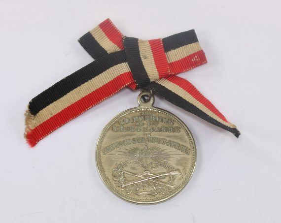 kolonial_medaille_zur_erinnerung_an_die_kriegsjahre_in_deutschs_dwestafrika_in_trutziger_wehr_f_r_deutschlands_rum_ehr_1_