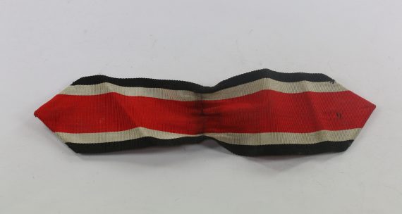 konfektioniertes_trageband_f_r_das_ritterkreuz_des_eisernen_kreuzes_1__1