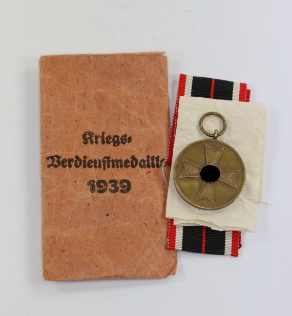 kriegsverdienstmedaille_in_verleihungst_te_walter_henlein_1__1