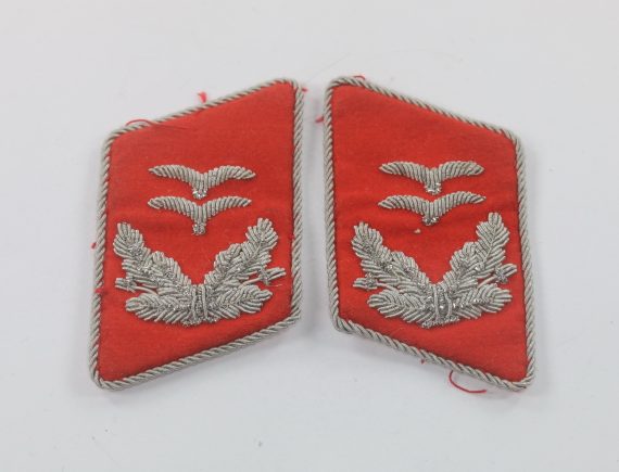 luftwaffe_paar_kragenspiegel_f_r_einen_oberleutnant_der_flakartillerie_1__2