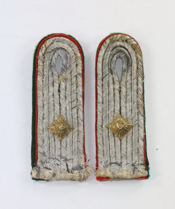 luftwaffe_paar_schulterklappen_f_r_einen_beamten_im_rang_eines_oberleutnants_1_