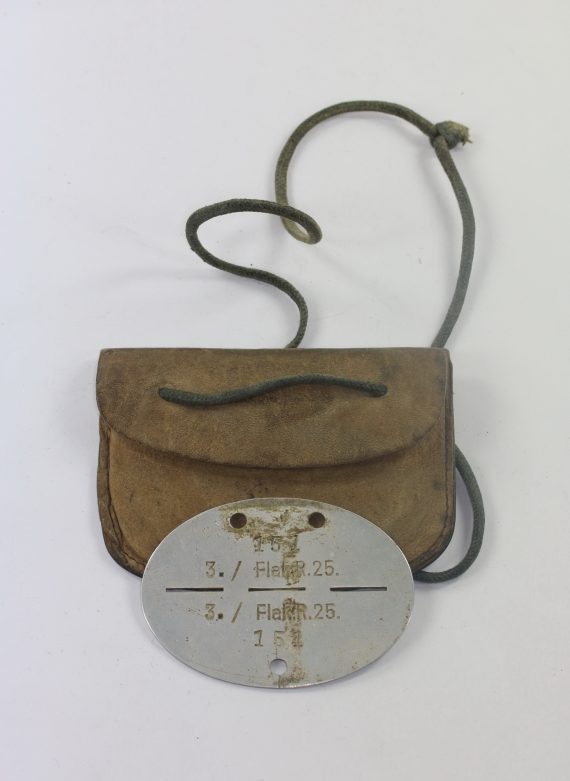 luftwafffe_erkennungsmarke_flak_regiment_25_mit_markentasche_1_