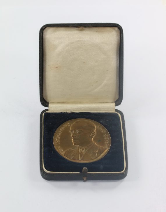 medaille_von_tschammer_und_osten__in_anerkennung_einer_hervorragenden_leistung_gegeben_vom_reichssportf_hrer_im_etui_1_