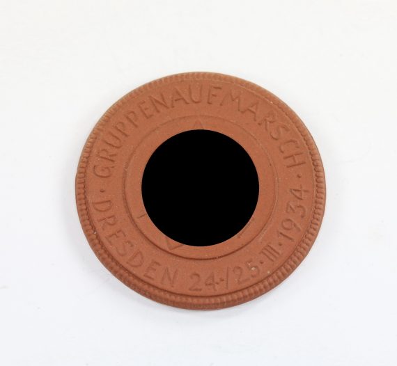 mei_en_plakette_der_sa_mann_ist_revolution_r_er_ist_stark_in_der_liebe_und_stark_im_hass_1__1