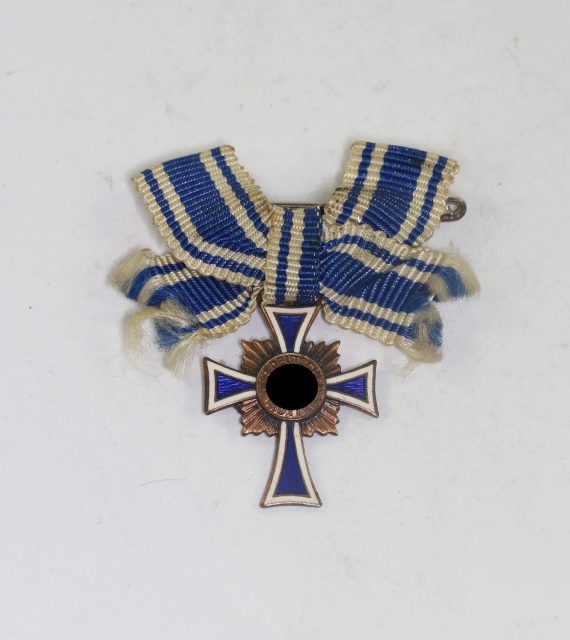 miniatur_mutterkreuz_in_bronze_an_schleife_1__12_4nd