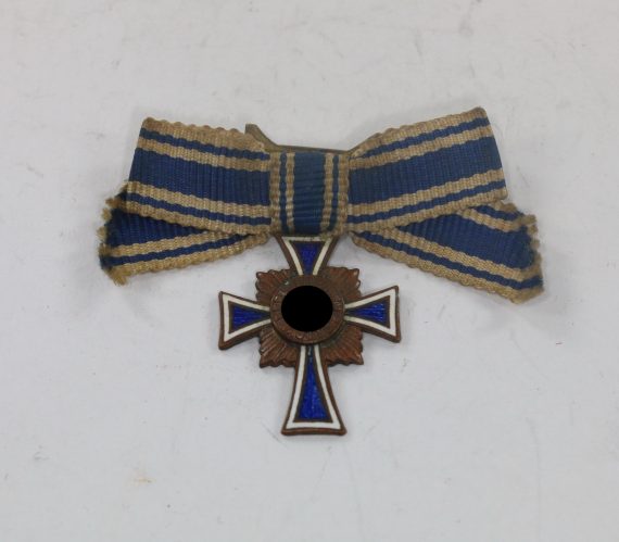 miniatur_mutterkreuz_in_bronze_an_schleife_1__1_4