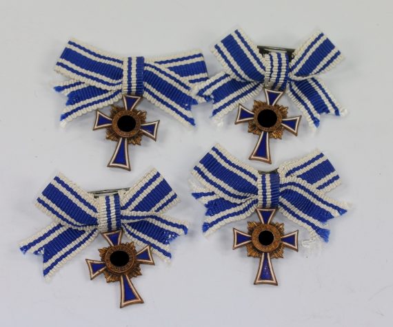 miniatur_mutterkreuz_in_bronze_an_schleife_hersteller_l11_wilhelm_deumer_l_denscheid_1__1