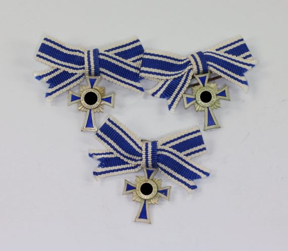 miniatur_mutterkreuz_in_silber_an_schleife_hersteller_l11_wilhelm_deumer_l_denscheid_1__1