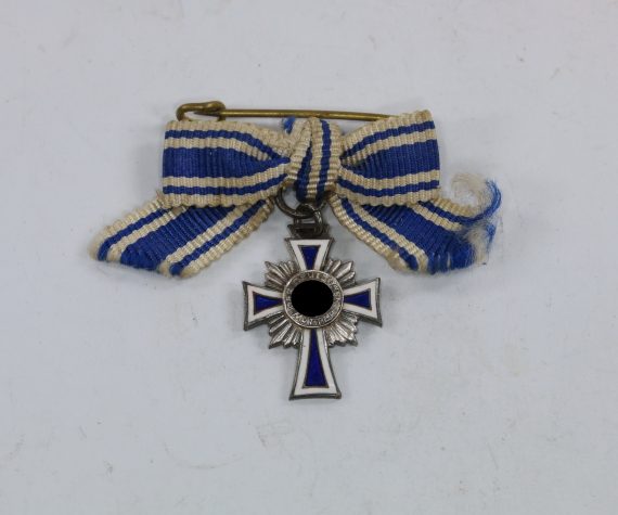 miniatur_mutterkreuz_in_silber_an_schleife_hst