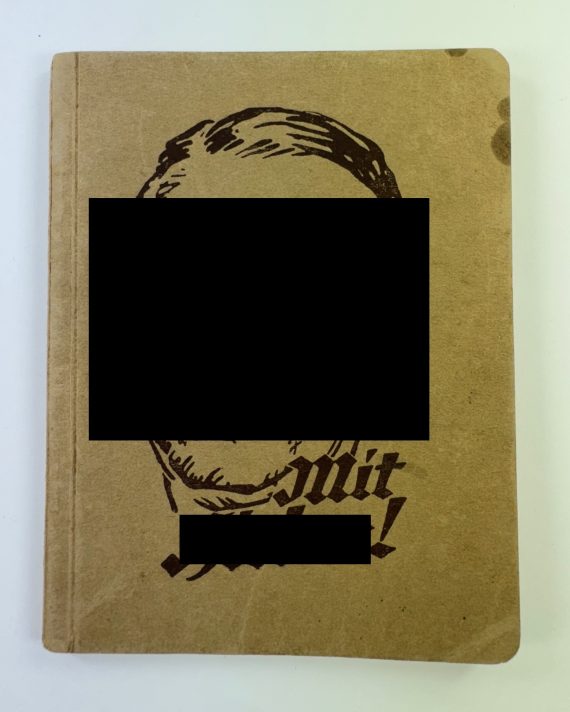 mit_hitler_liederbuch_der_nationalsozialistischen_arbeiterpartei_1__1