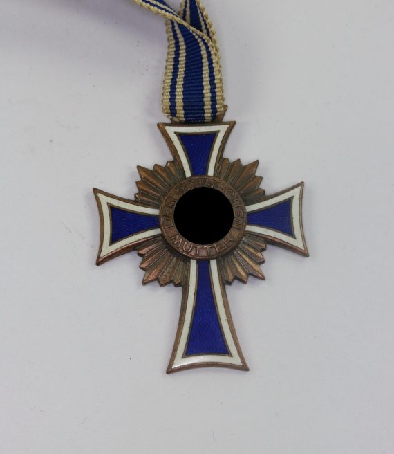 mutterkreuz_in_bronze_16