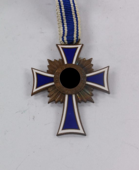 mutterkreuz_in_bronze_16