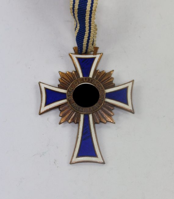 mutterkreuz_in_bronze_16