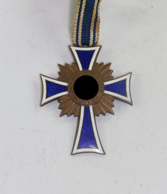 mutterkreuz_in_bronze_16