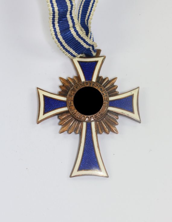 mutterkreuz_in_bronze_1__40