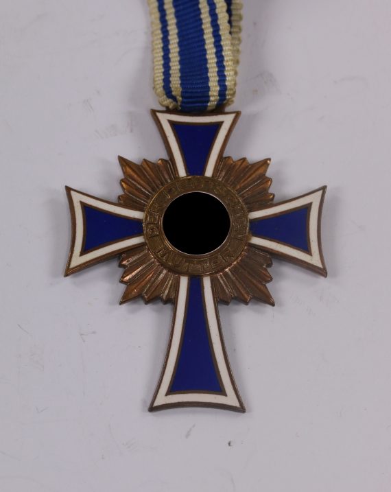 mutterkreuz_in_bronze_3
