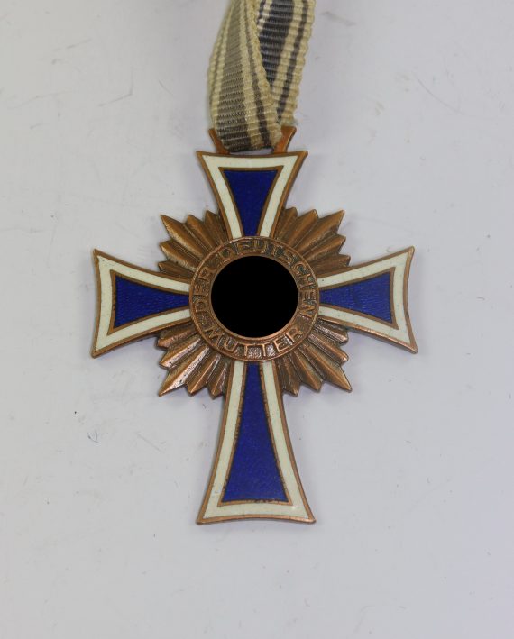 mutterkreuz_in_bronze_3