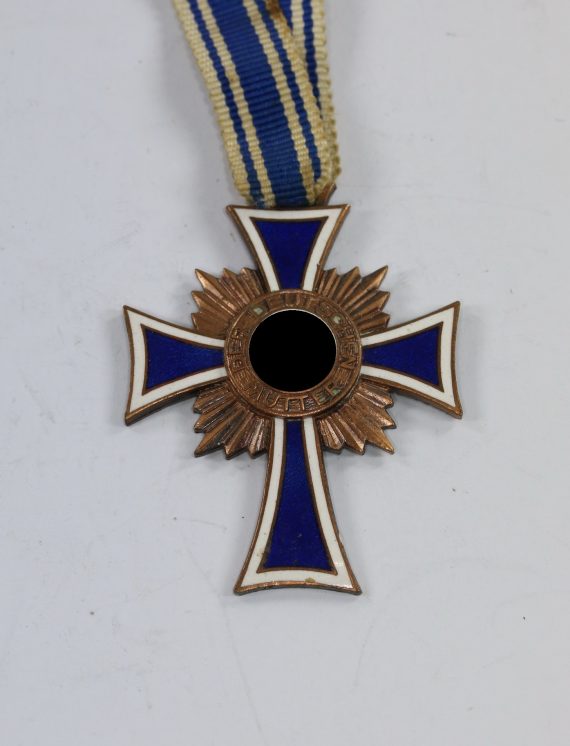 mutterkreuz_in_bronze_3__1