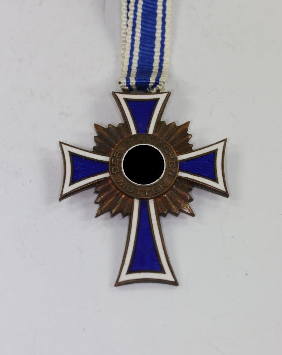 mutterkreuz_in_bronze_der_deutschen_mutter