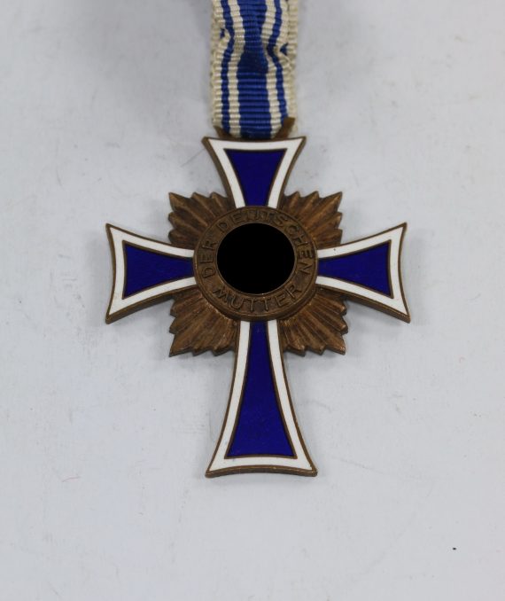 mutterkreuz_in_bronze_der_deutschen_mutter_1__1_11