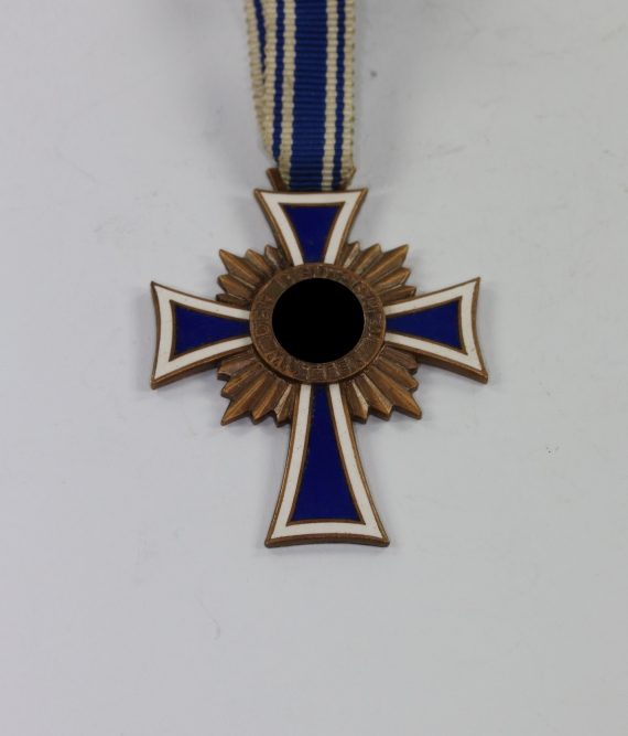 mutterkreuz_in_bronze_der_deutschen_mutter_1__1_2