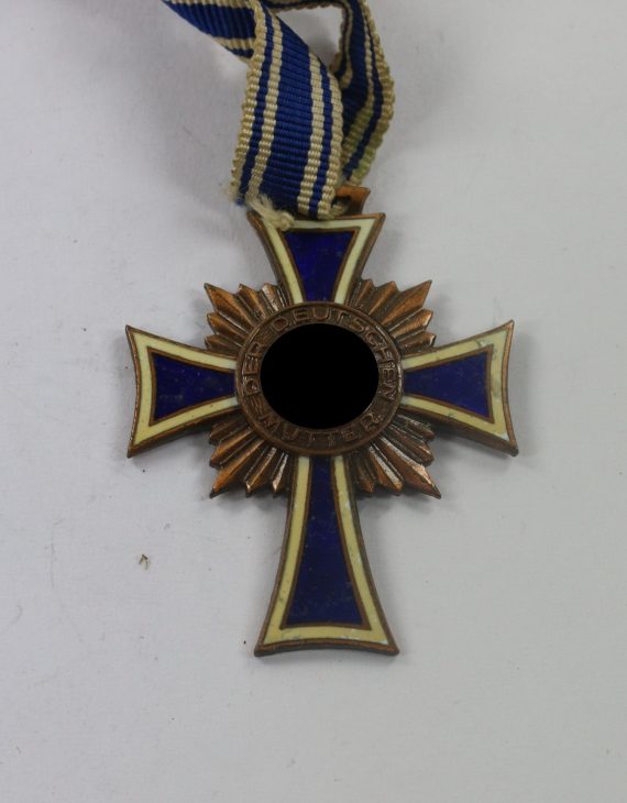 mutterkreuz_in_bronze_der_deutschen_mutter_1__1_29_4nd