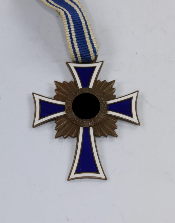 mutterkreuz_in_bronze_der_deutschen_mutter_1__1_9