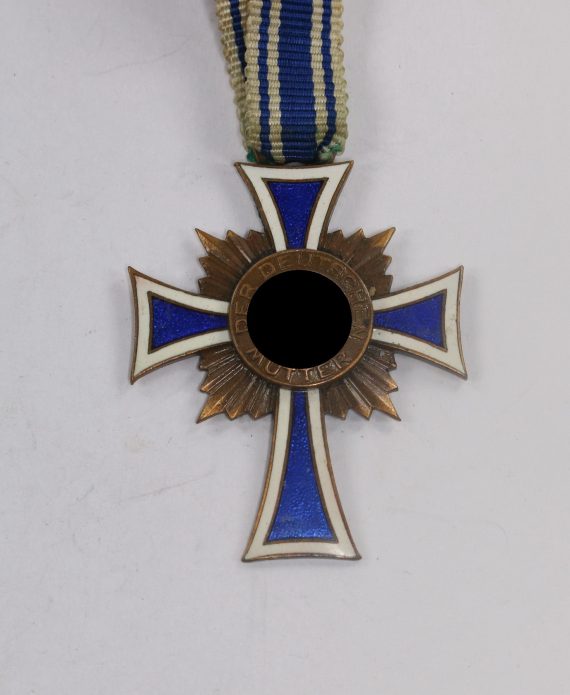 mutterkreuz_in_bronze_der_deutschen_mutter_1__54