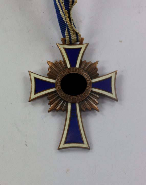 mutterkreuz_in_bronze_der_deutschen_mutter_5__1_4nd